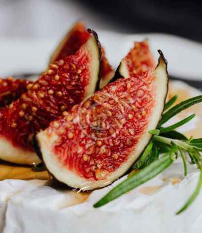 Sliced fig wedges